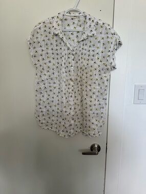 Lightweight White Short-Sleeve Button Front Top with Yellow Bee Print